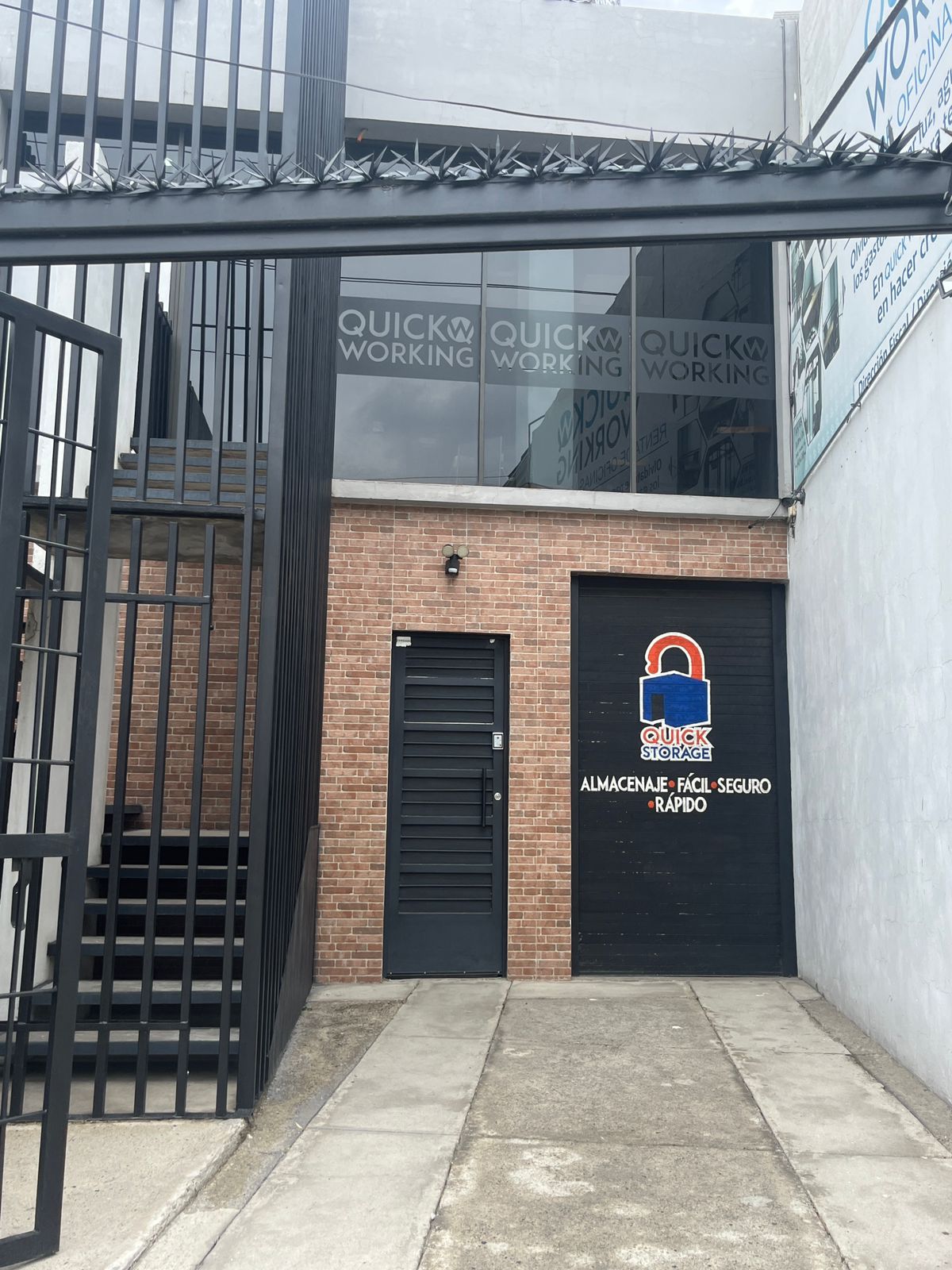 Fachada Quick Storage